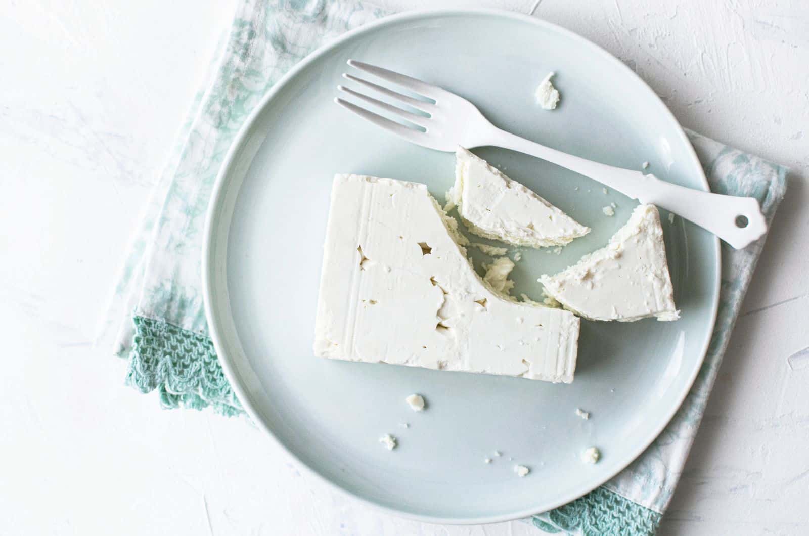 Formaggio Feta sul piatto