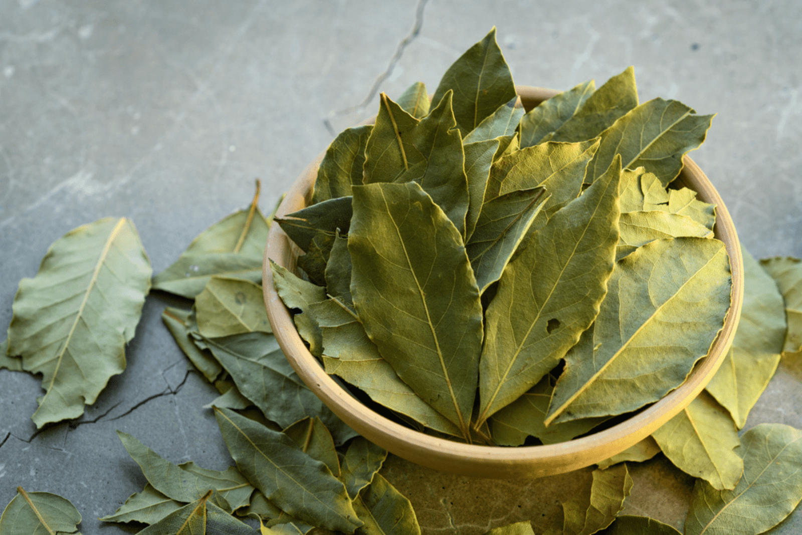 Bay leaf in a bowl