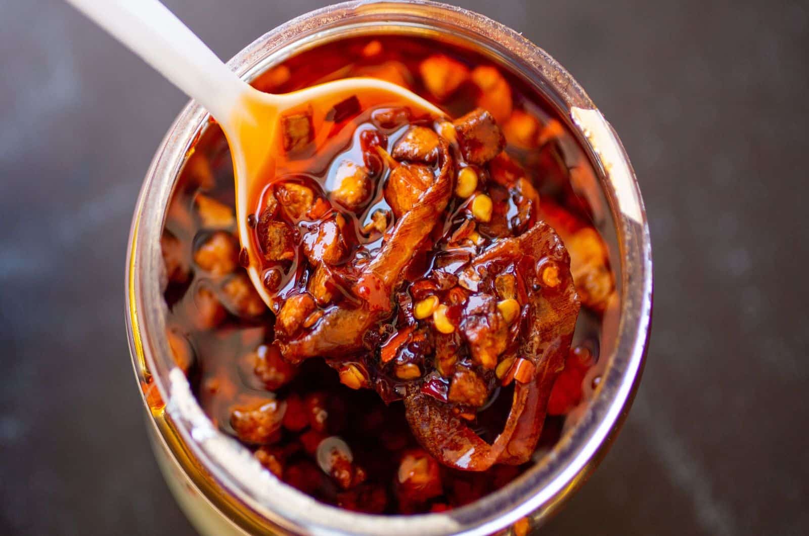 Chili sauce with pepper flakes