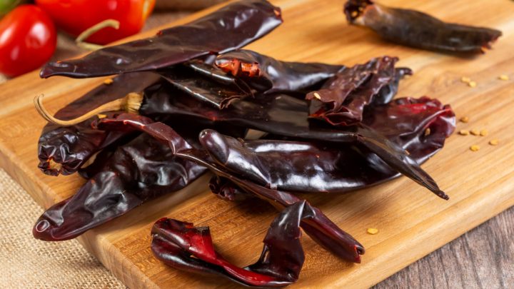 Best Substitute For Guajillo Chiles: 13 Sweet And Spicy Options