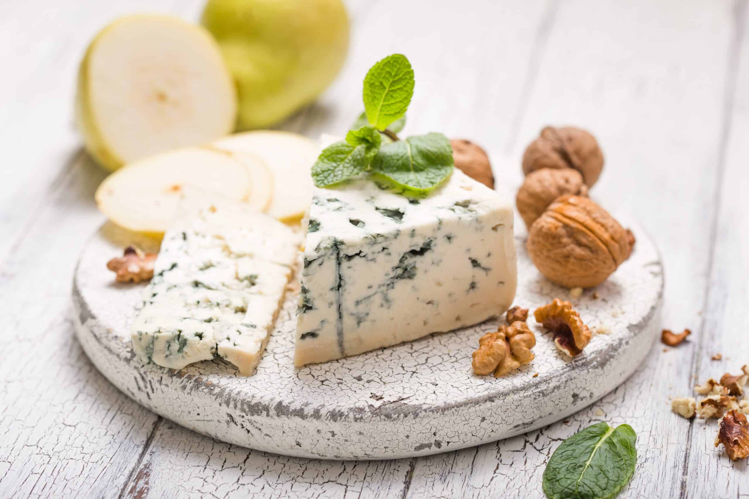 Segmento,di,stampo,blu,formaggio,-,gorgonzola,con,pera,e