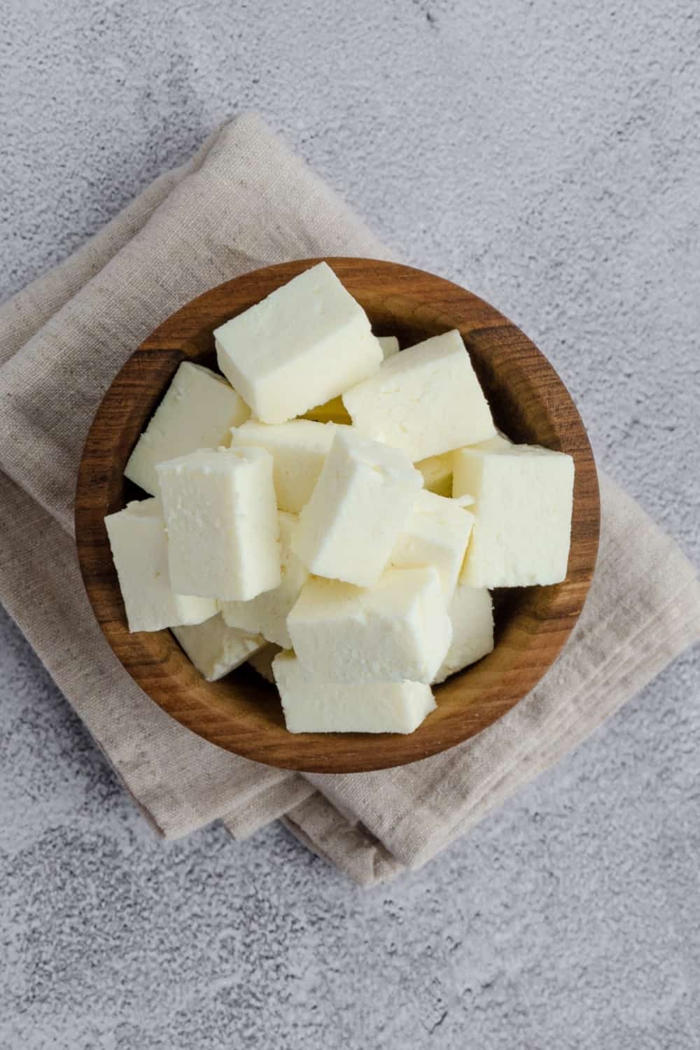 Queso paneer indio casero a base de leche fresca y zumo de limón