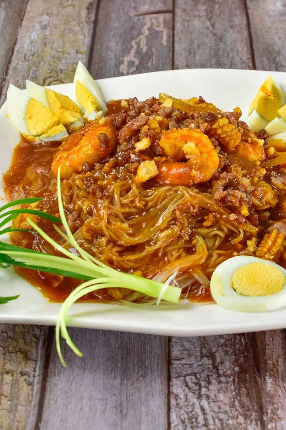 Pancit Palabokis un delicioso plato filipino de fideos