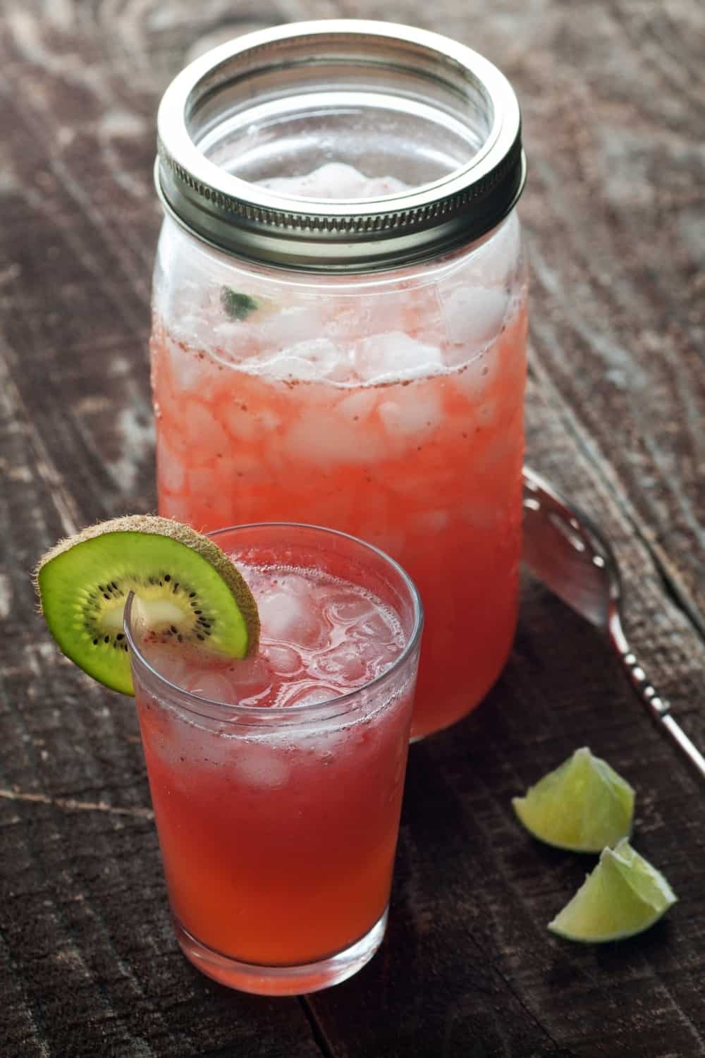 Summer cocktails strawberry daiquiri with kiwi garnish