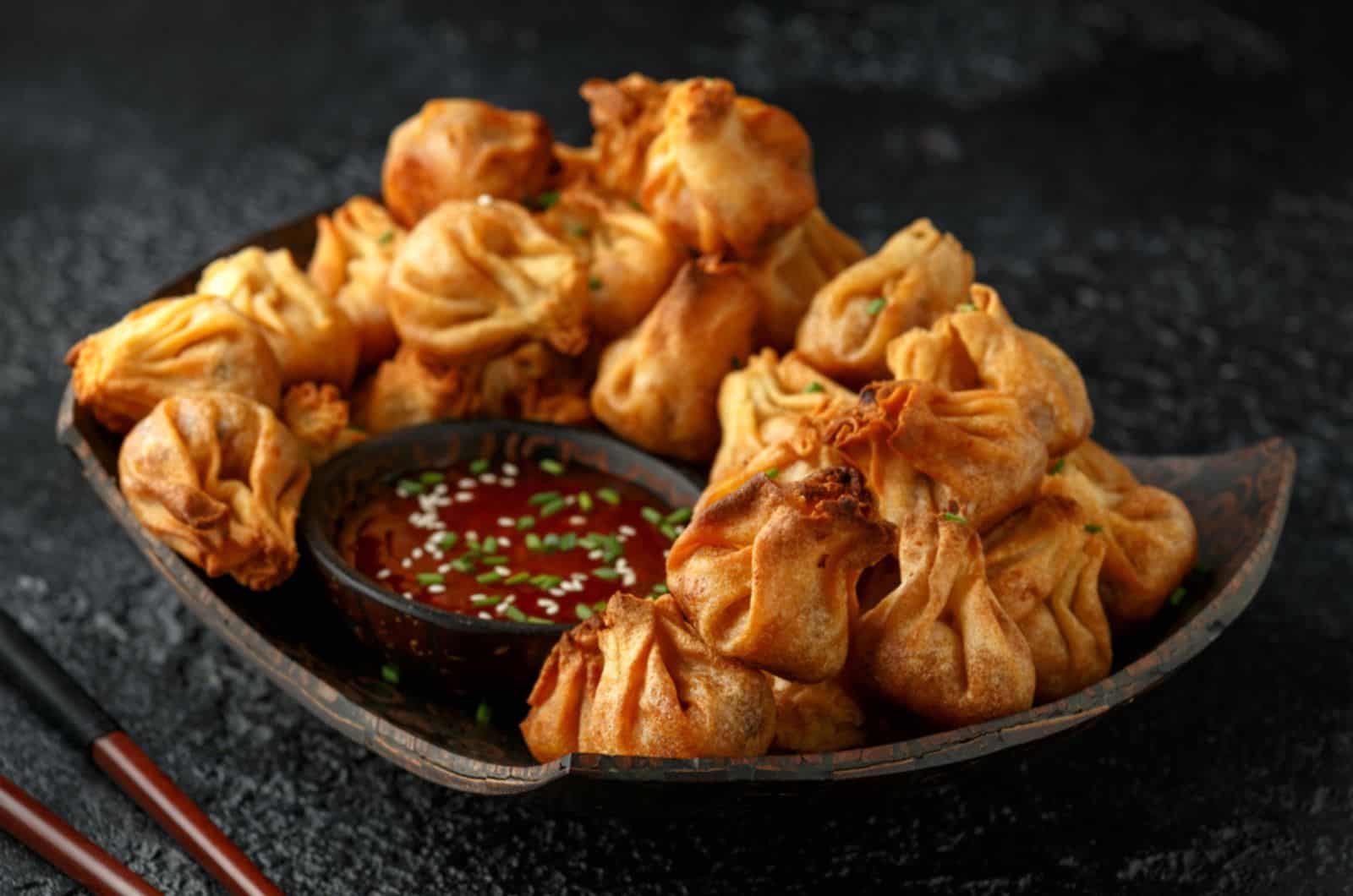  Vegetable wontons with sweet chilli dip sauce