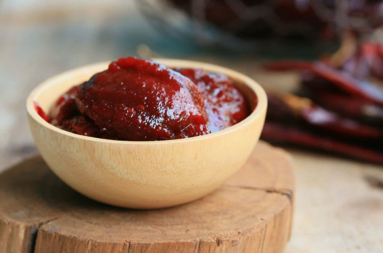 pasta de guindilla en un bol