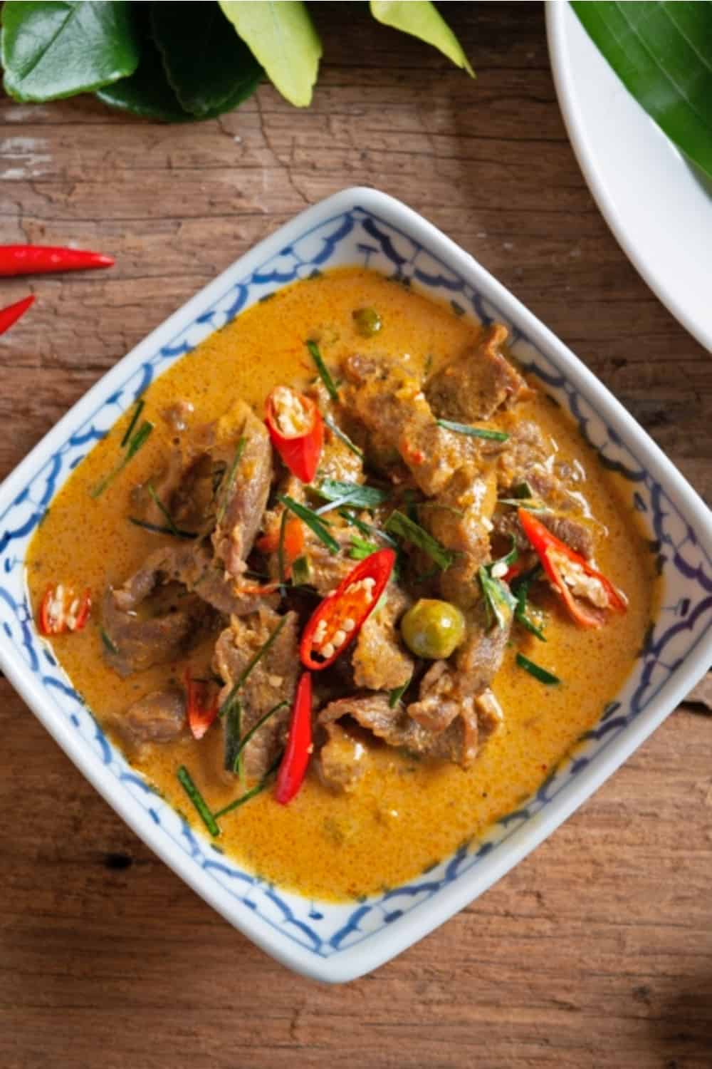Curry-Gericht auf einem Teller