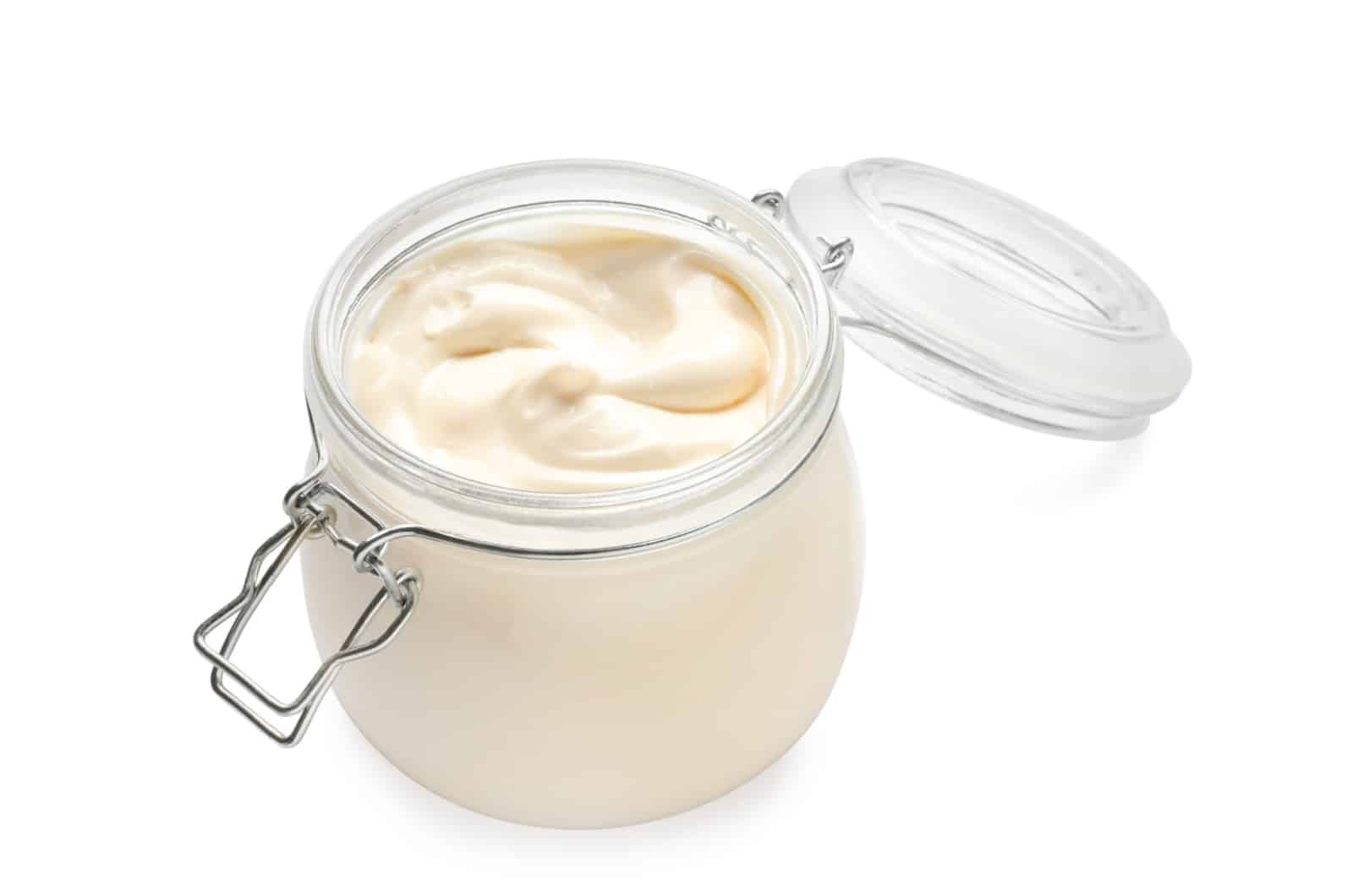 mayonnaise dans un bocal en verre