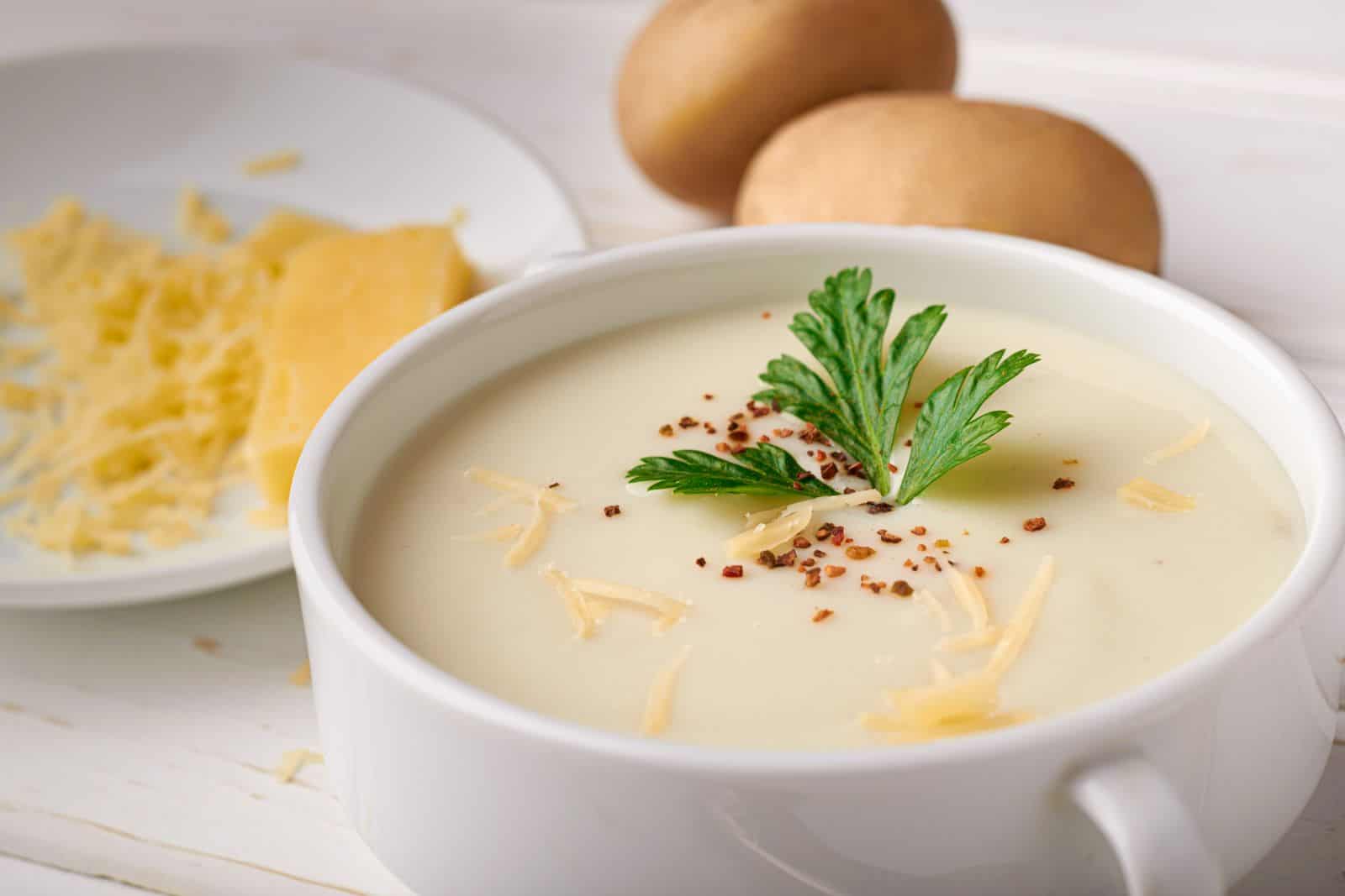 sopa de batata com queijo