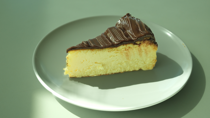 5 Signs You Have Overcooked Cheesecake On Your Hands