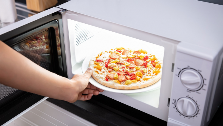 Can You Microwave Frozen Pizza And What’s The Best Way?