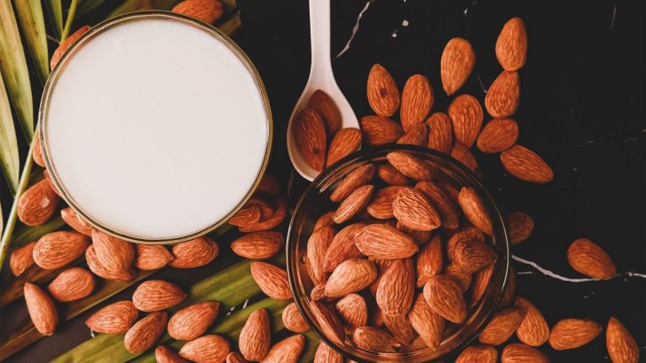 What Does Almond Milk Taste Like? Does It Taste Good?