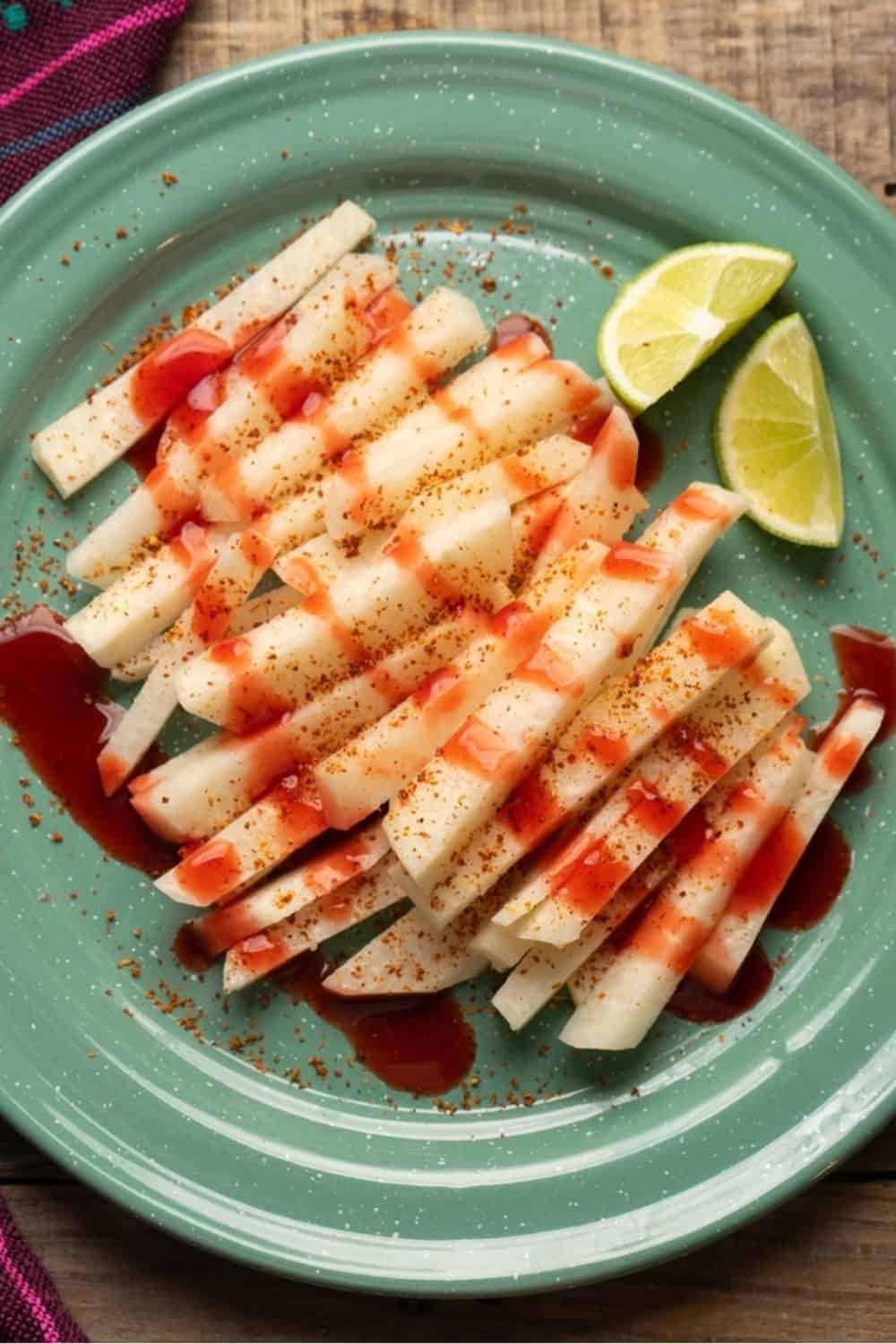 deliciosa comida con salsa chamoy