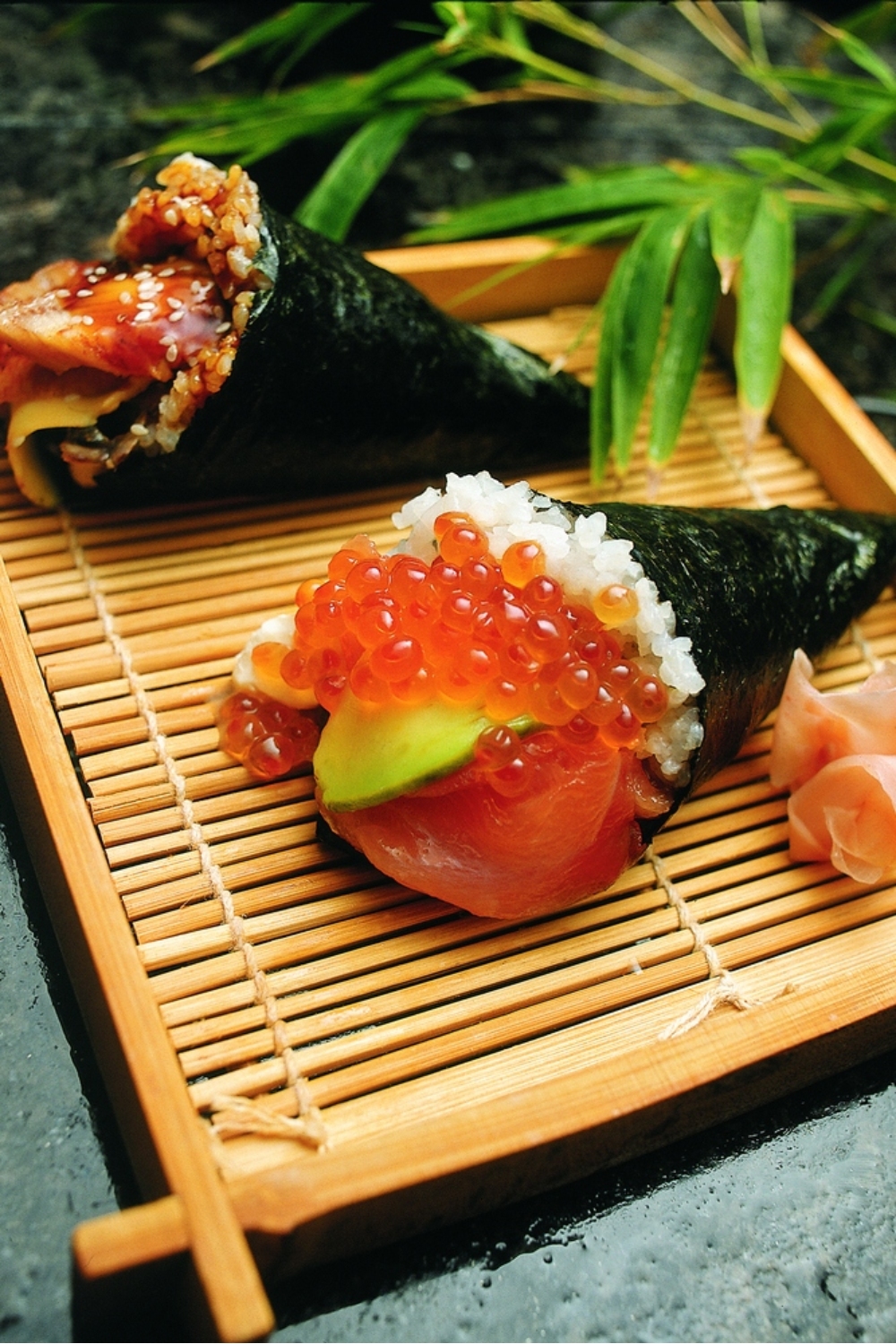 delicious temaki rolls