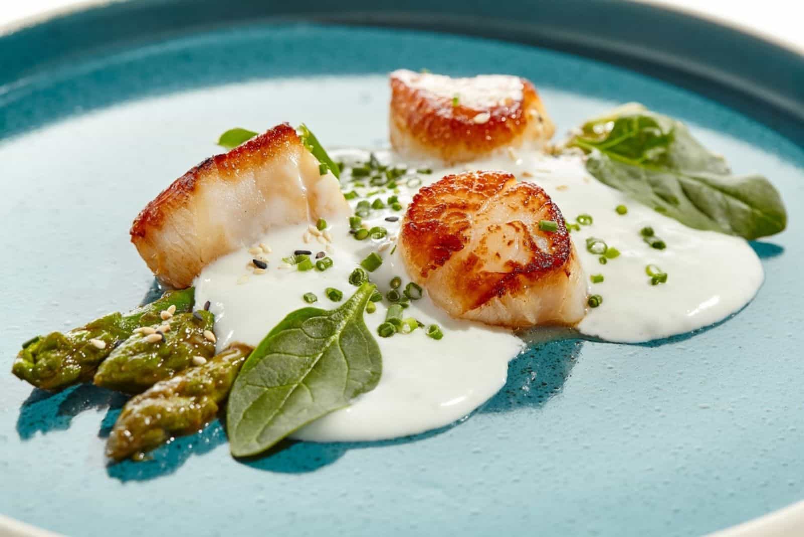 grilled scallops with asparagus and creamy espuma