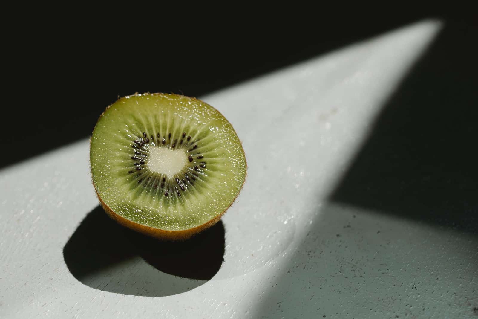sliced piece of kiwi fruit