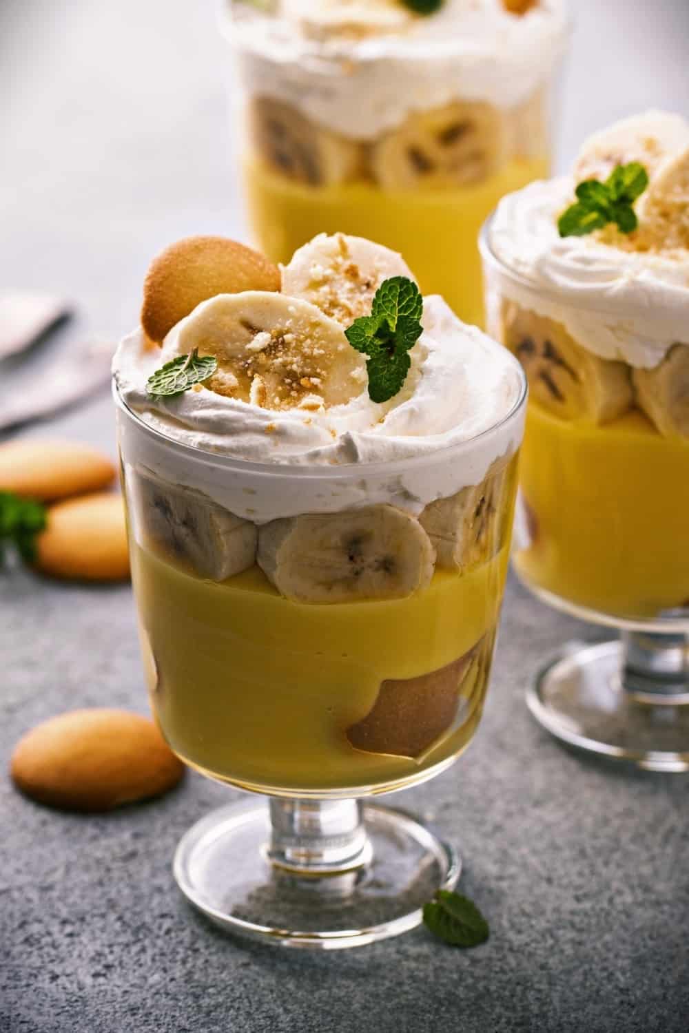 Pudding à la banane sur la table