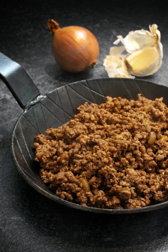 How Long Is Cooked Ground Beef Good For? + Spoilage Signs