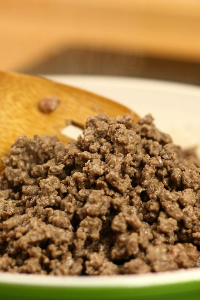 How Long Is Cooked Ground Beef Good For? + Spoilage Signs