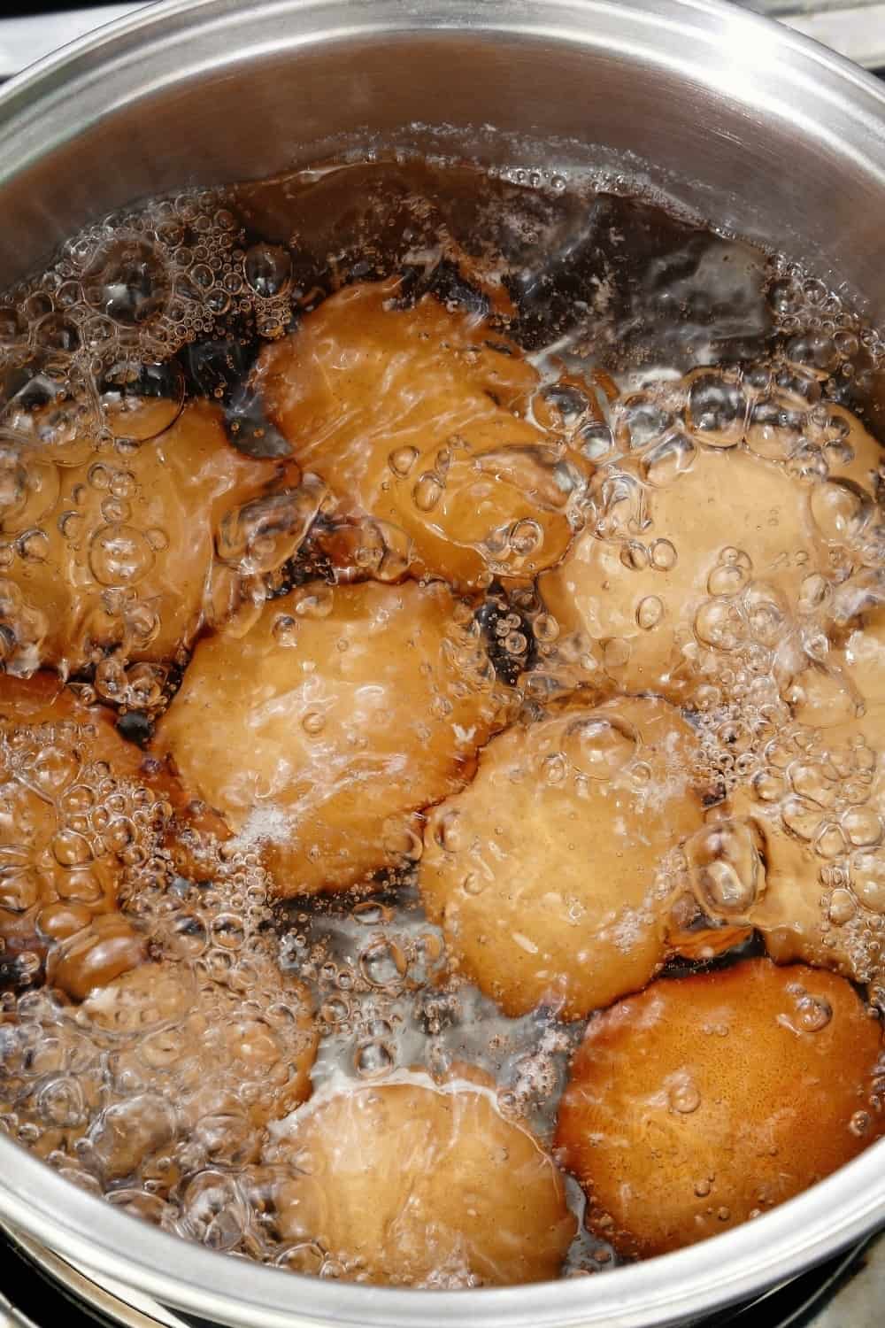 Eier auf dem Herd kochen