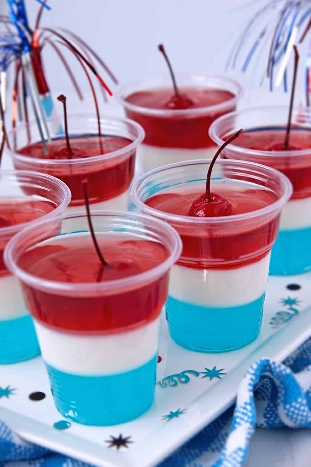 gelatina roja, blanca y azul