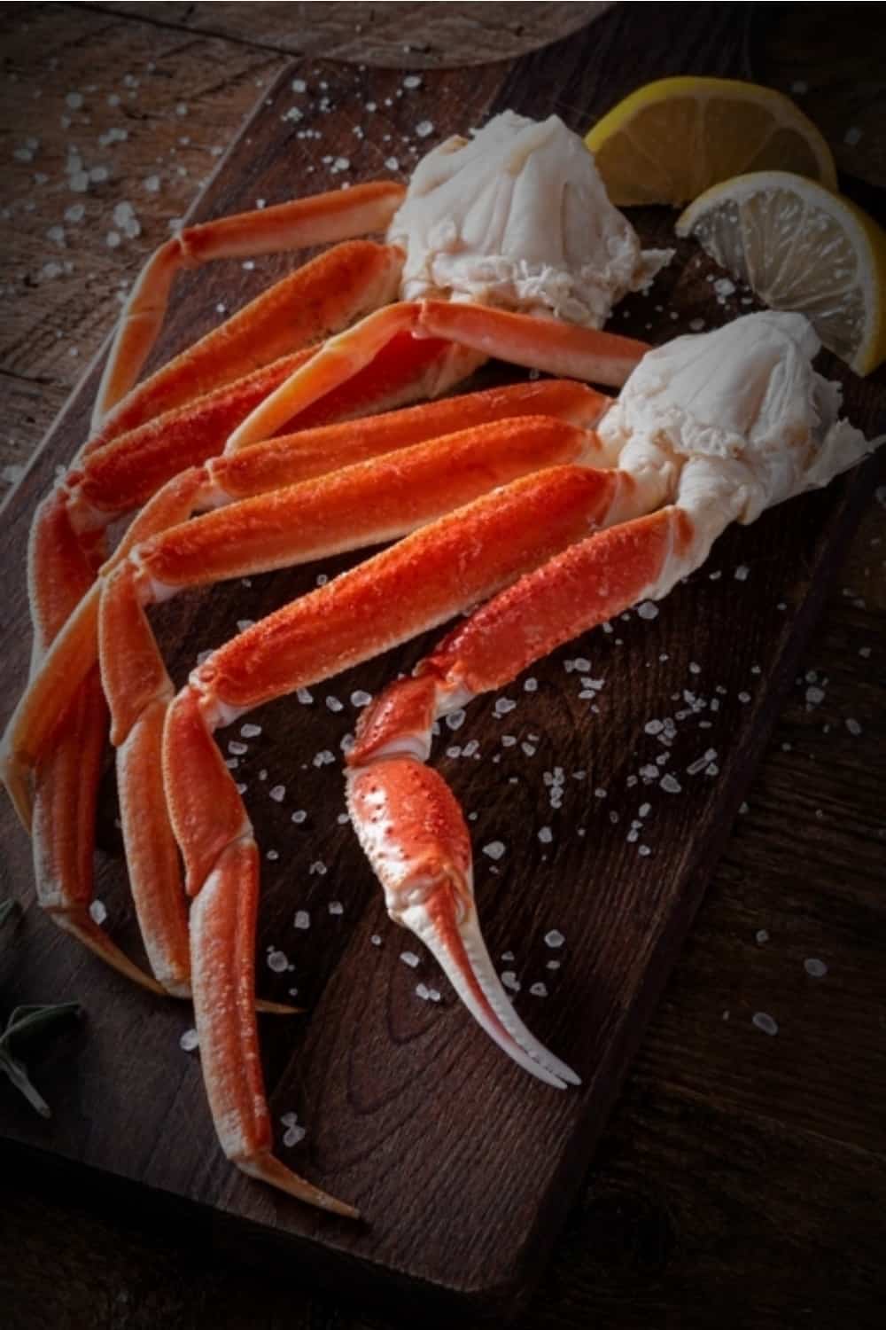 crabe frais sur la table