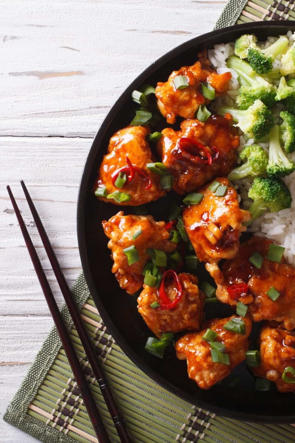 general tso chicken served with broccoli and rice