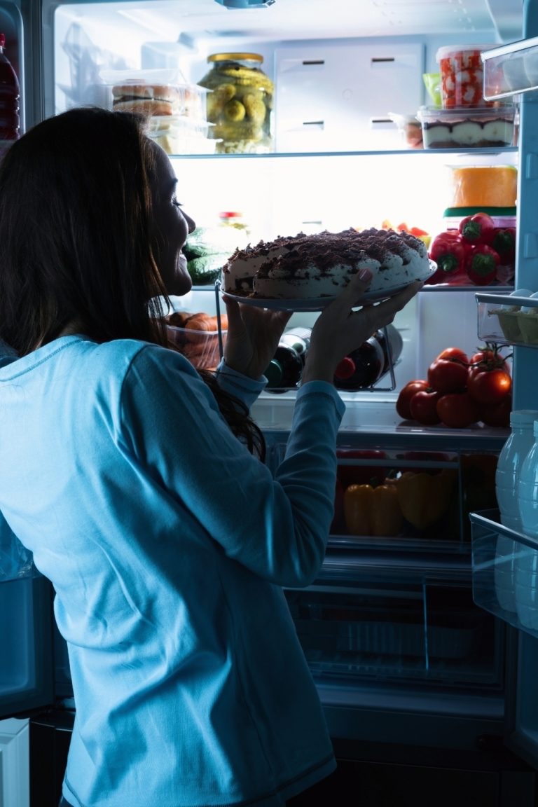 How Long Does Cake Last In The Fridge? + Cake Storage Tips