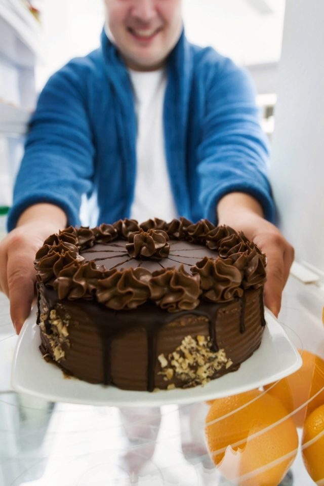 How Long Does Cake Last In The Fridge? + Cake Storage Tips