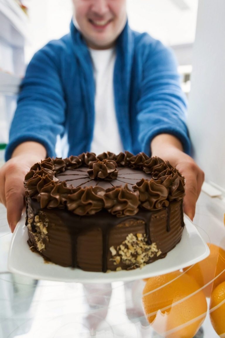 How Long Does Cake Last In The Fridge? + Cake Storage Tips