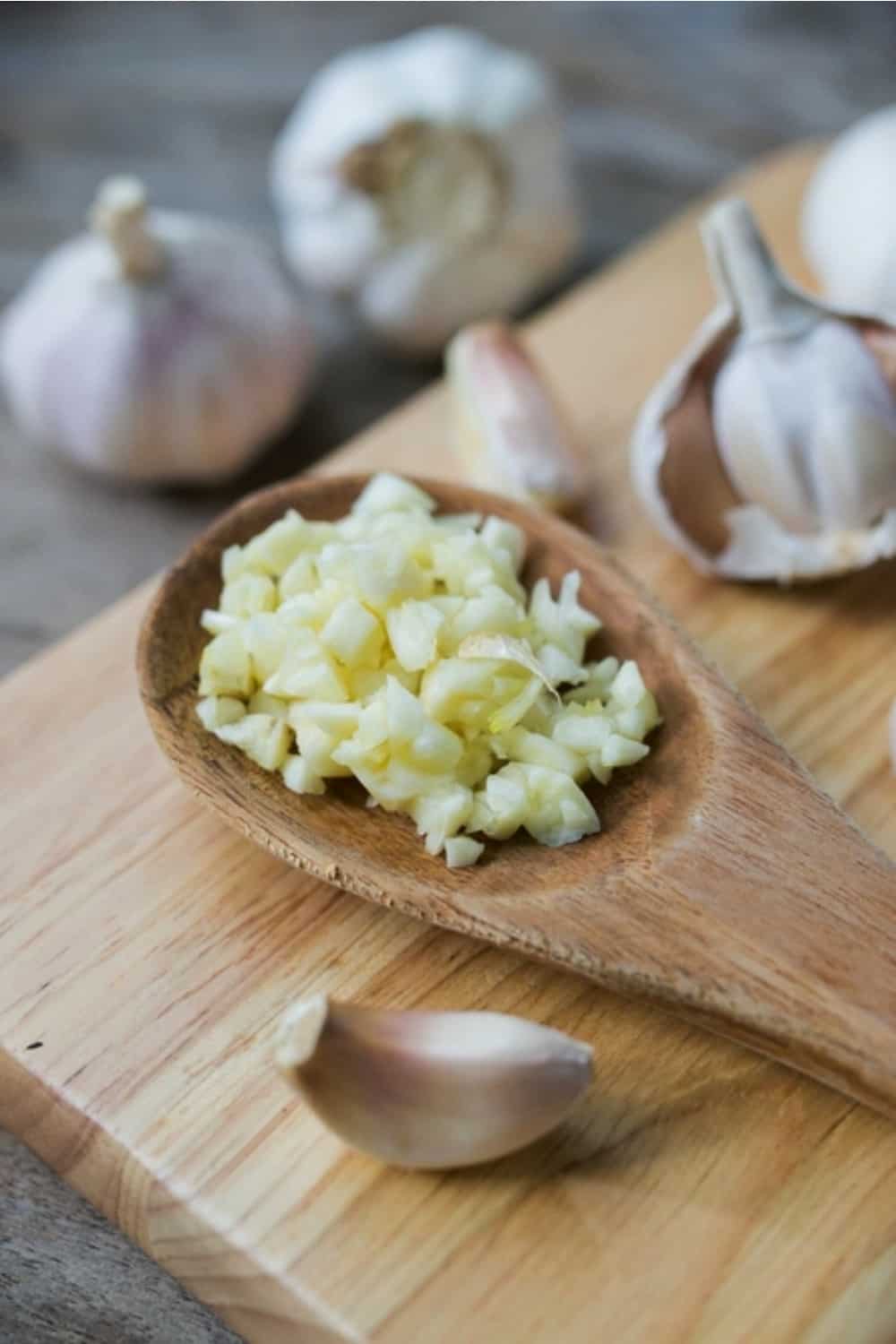 minced garlic with cloves