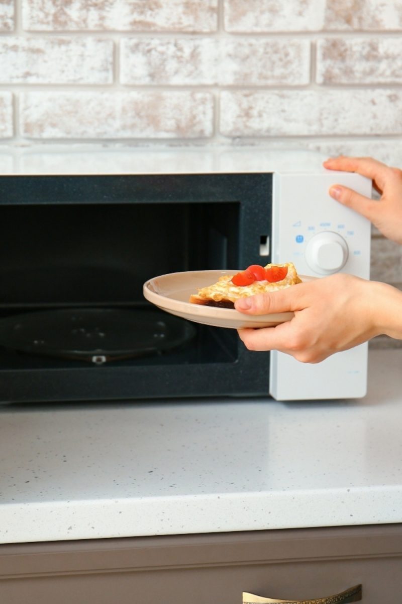 Can You Microwave Paper Plates And Keep Things Safe?