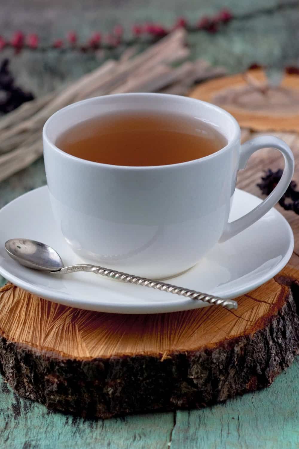 Una taza de té de hierbas caliente