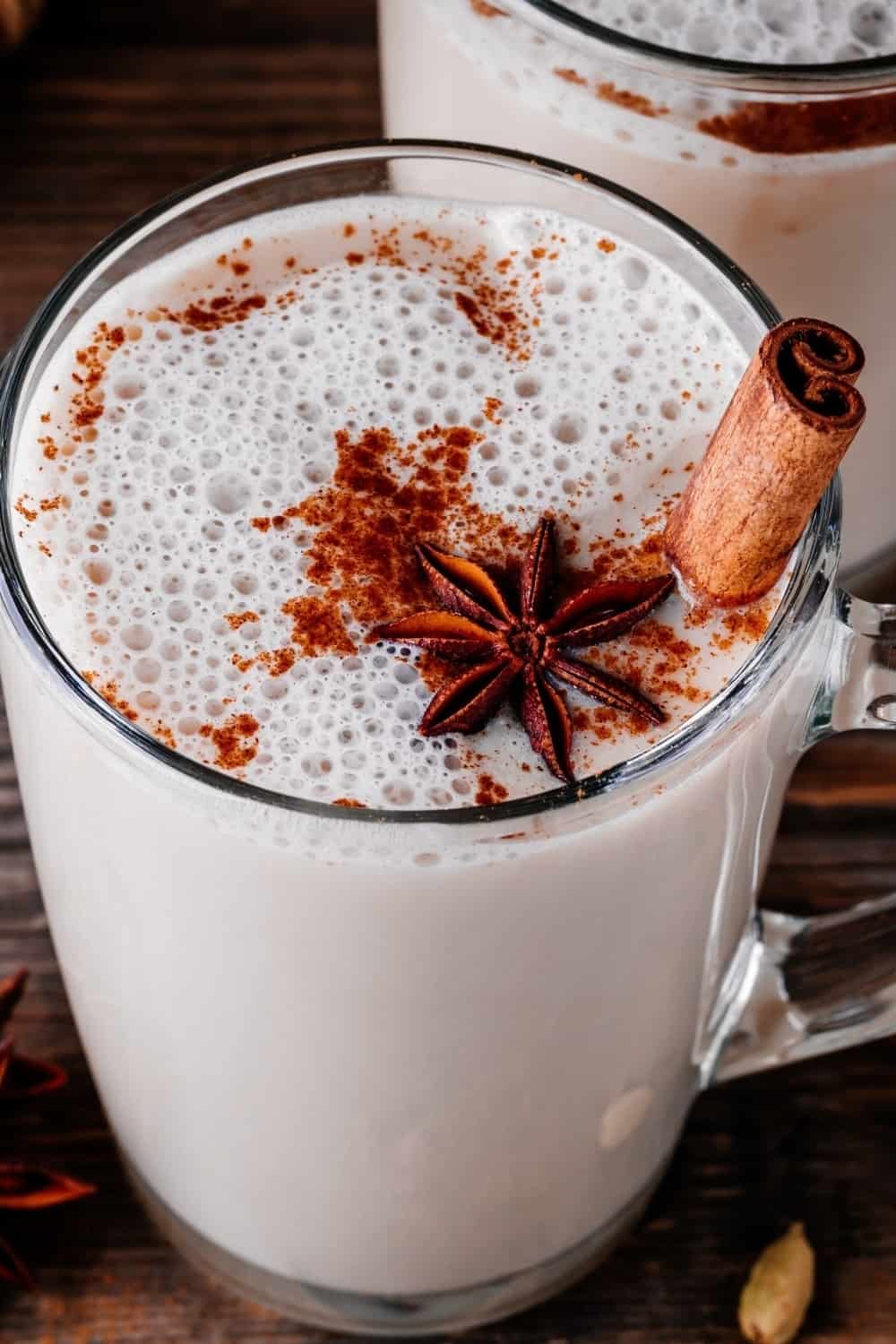 Hausgemachter Chai Tea Latte mit Anis und Zimt