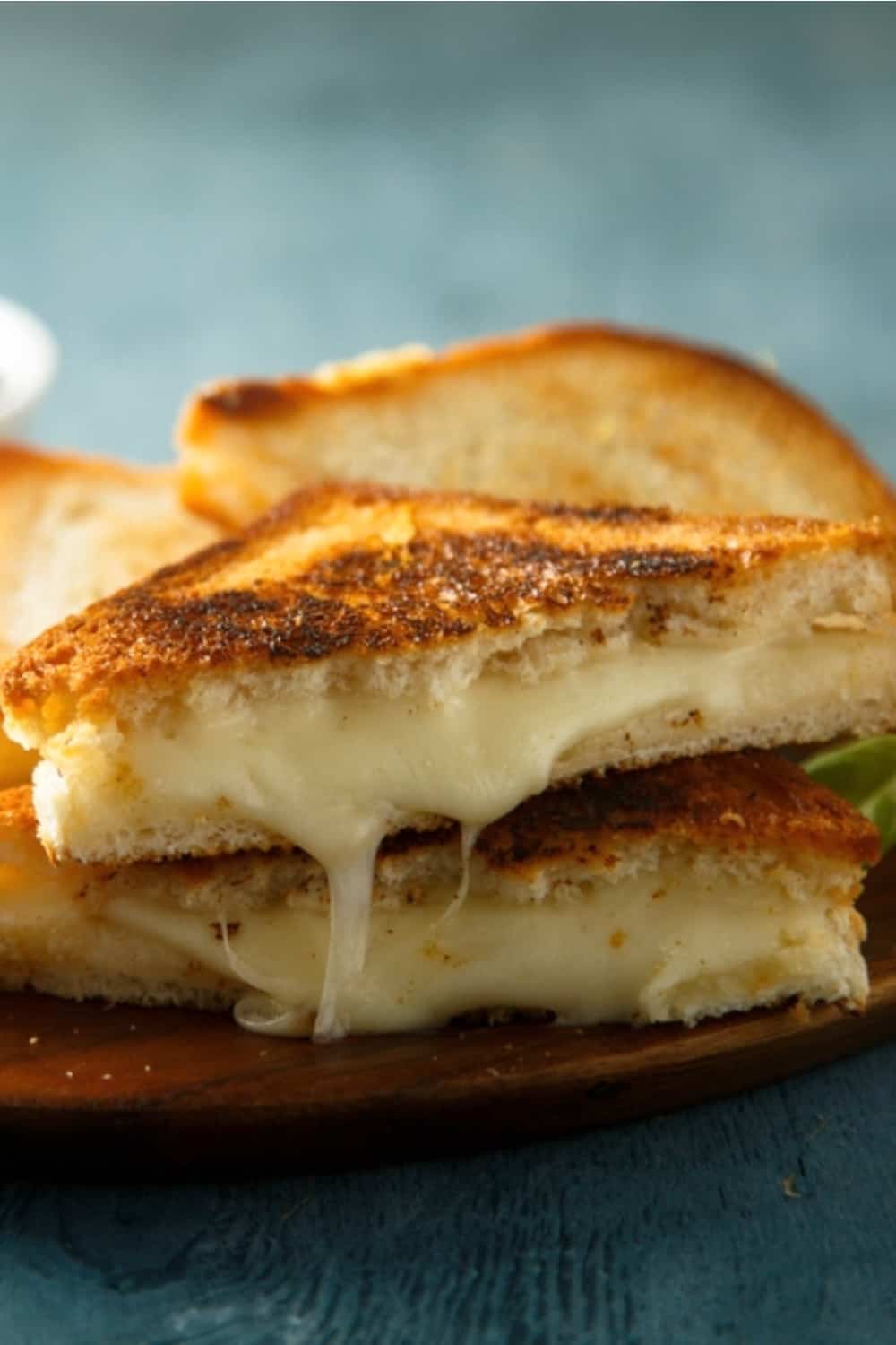 Cheese toasts with guacamole