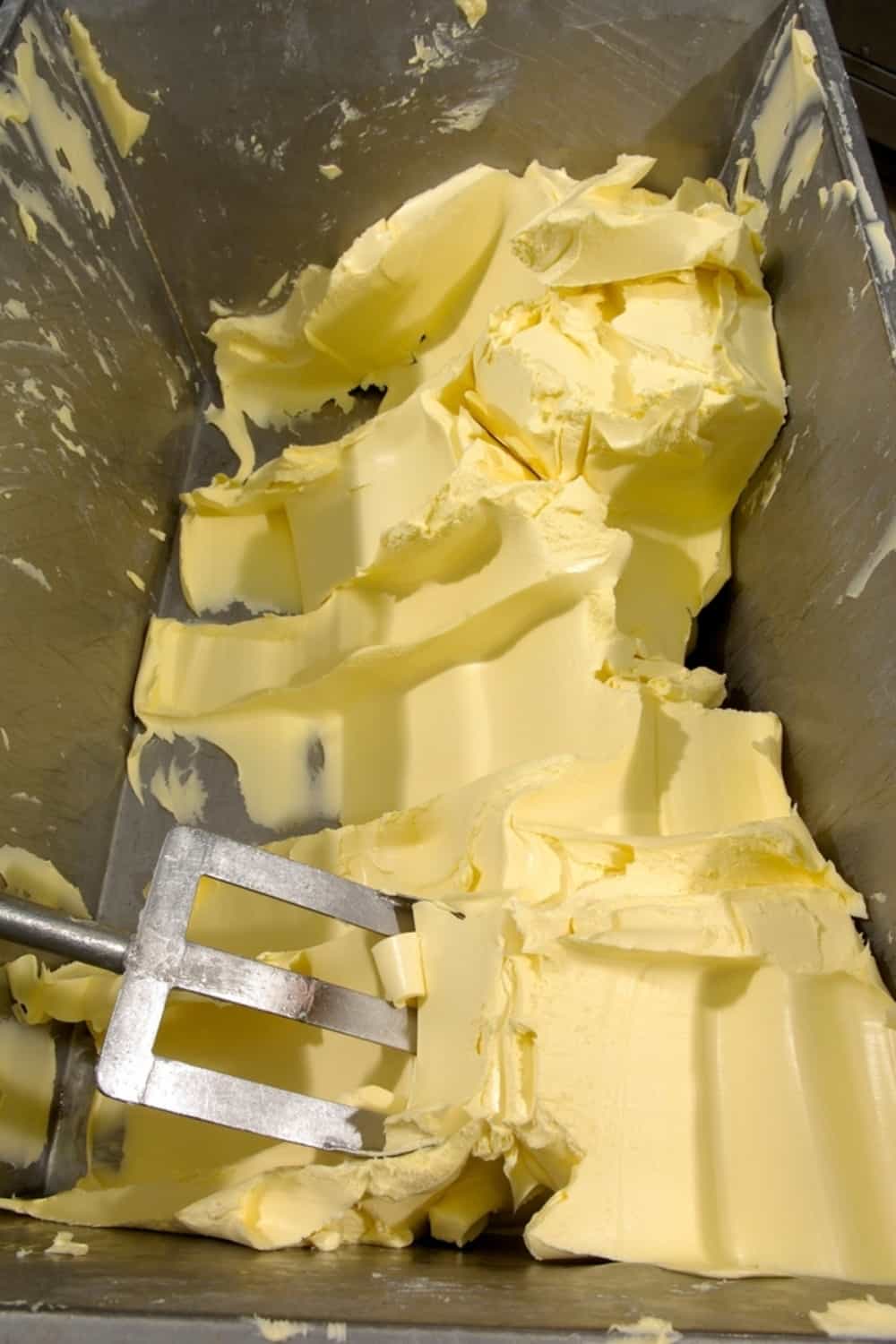 Herstellung von industrieller Butter in einem industriellen Butterfass
