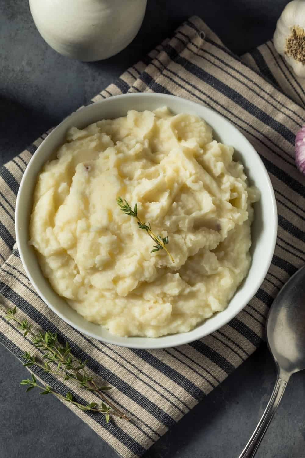 Creamy Homemade Garlic Mashed Potatoes with Butter
