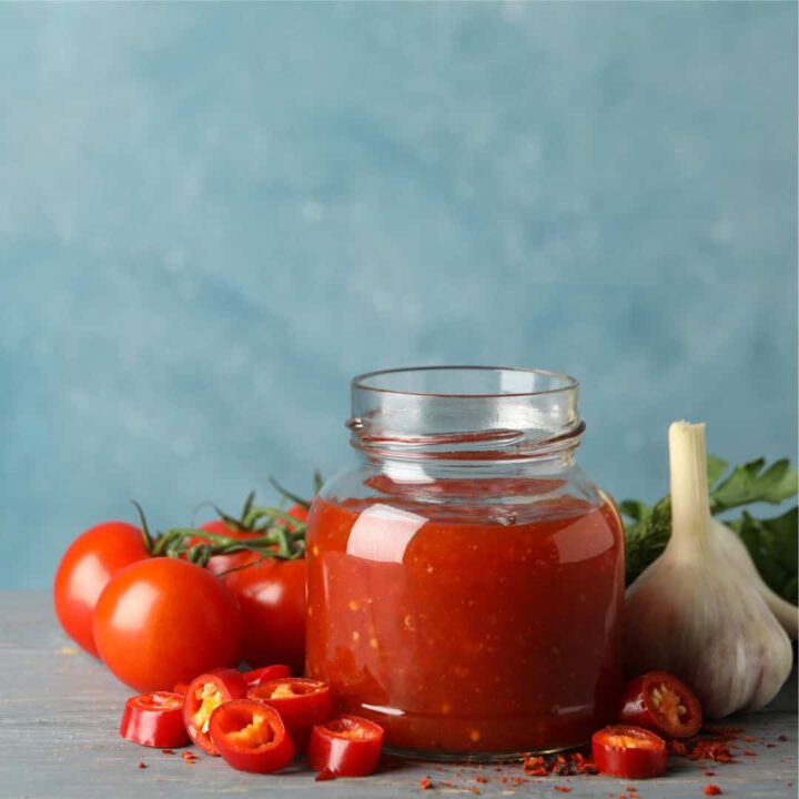 Ricetta della salsa piccante e dolce fatta in casa