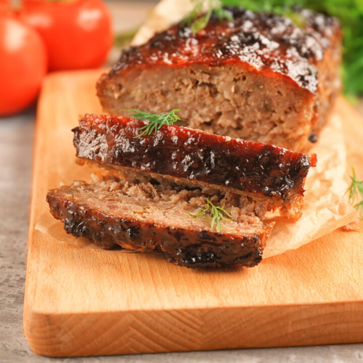 pain de viande coupé en morceaux