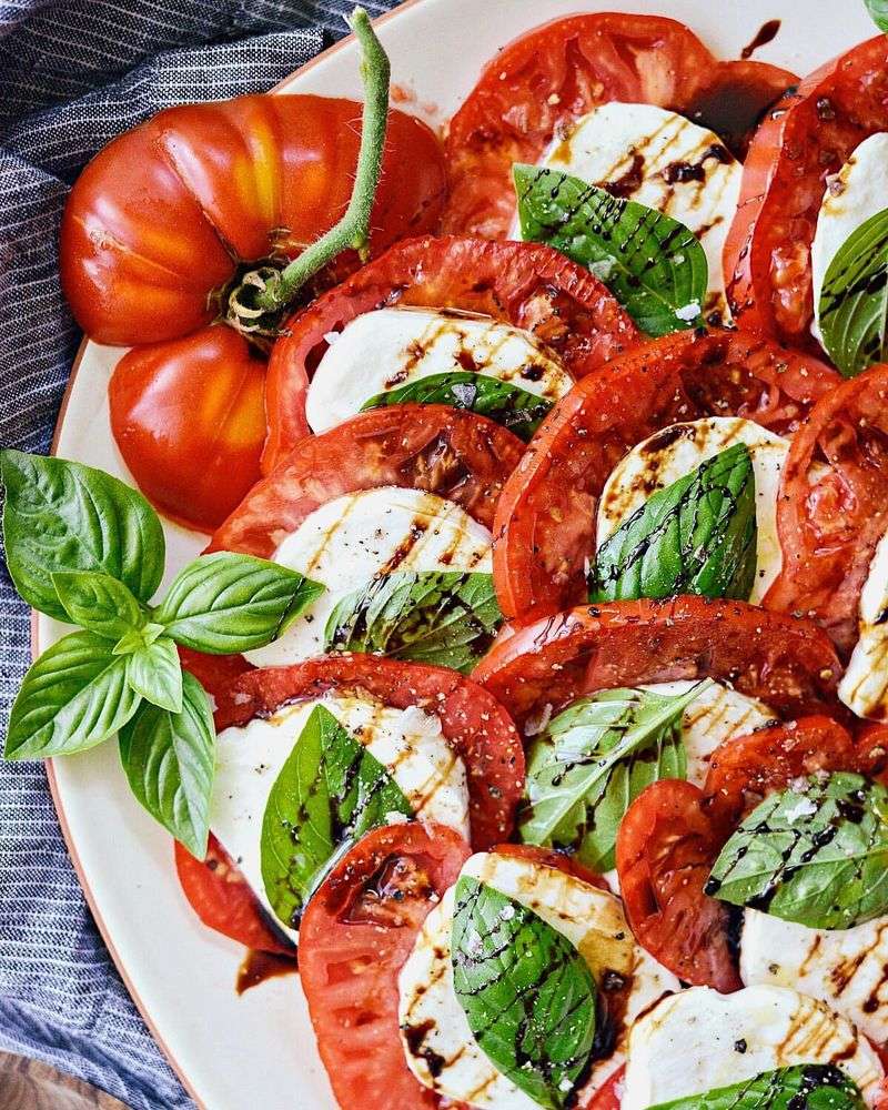 Tomato Slices with Mozzarella