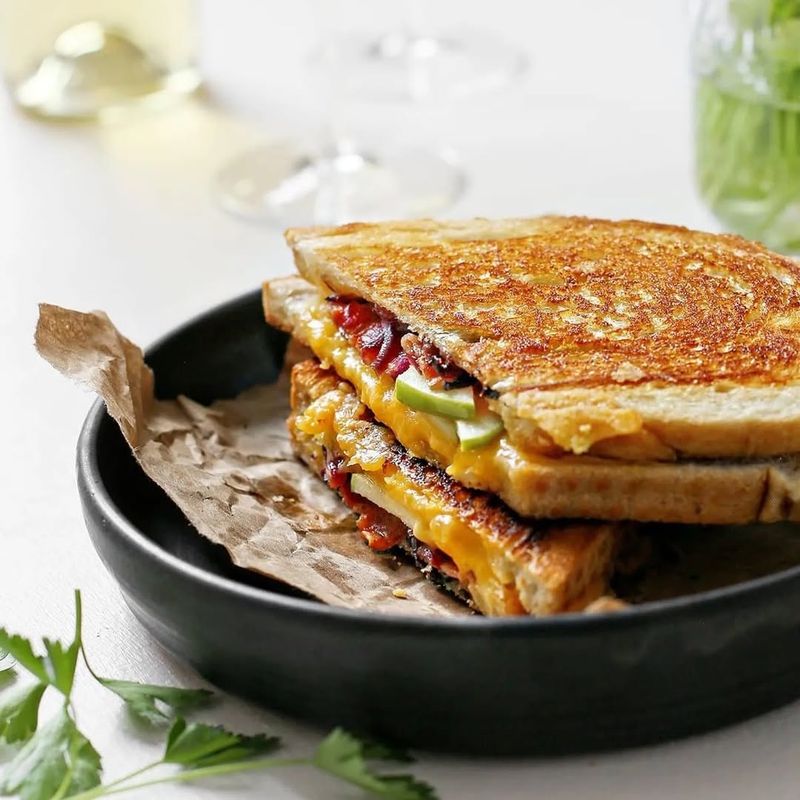 Apple Cheddar Grilled Sandwich