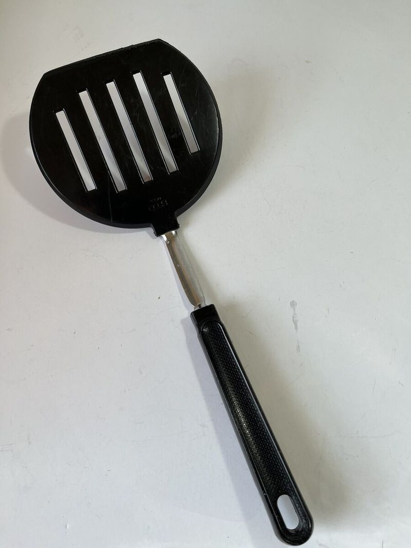 Black Plastic Pancake Turner