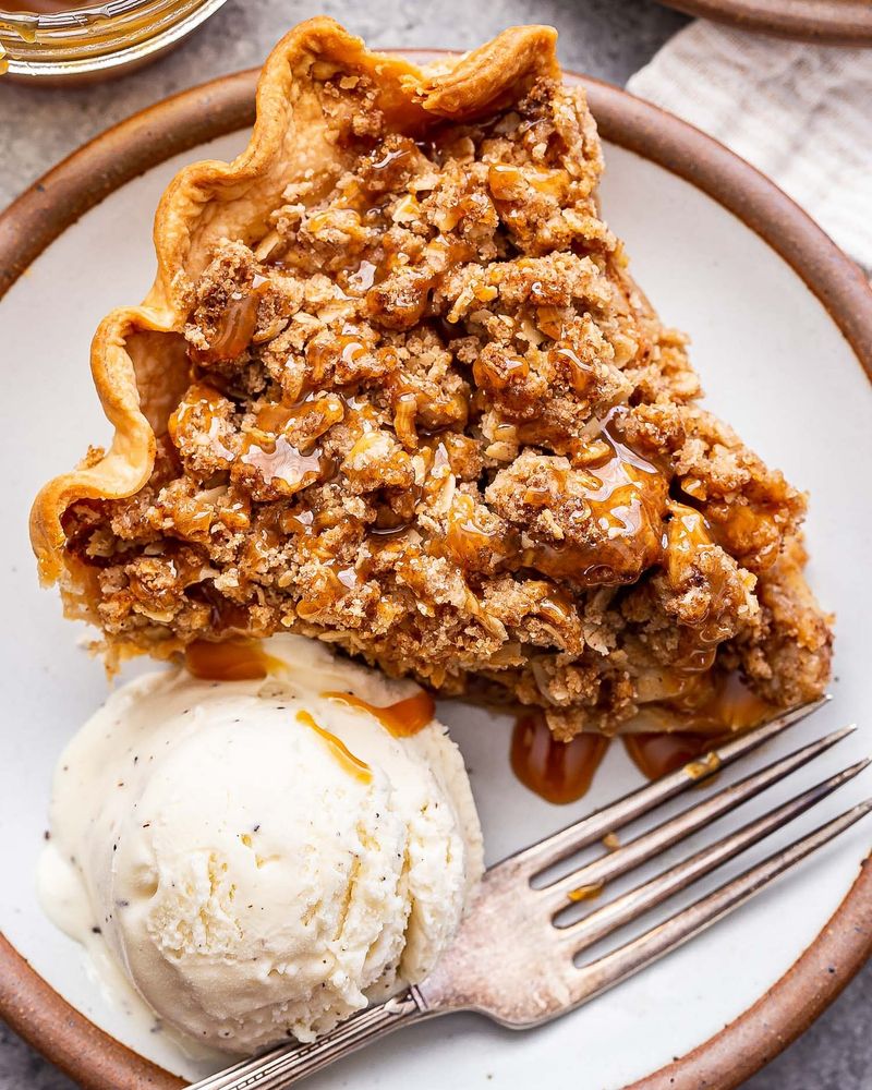 Caramel Apple Crumble