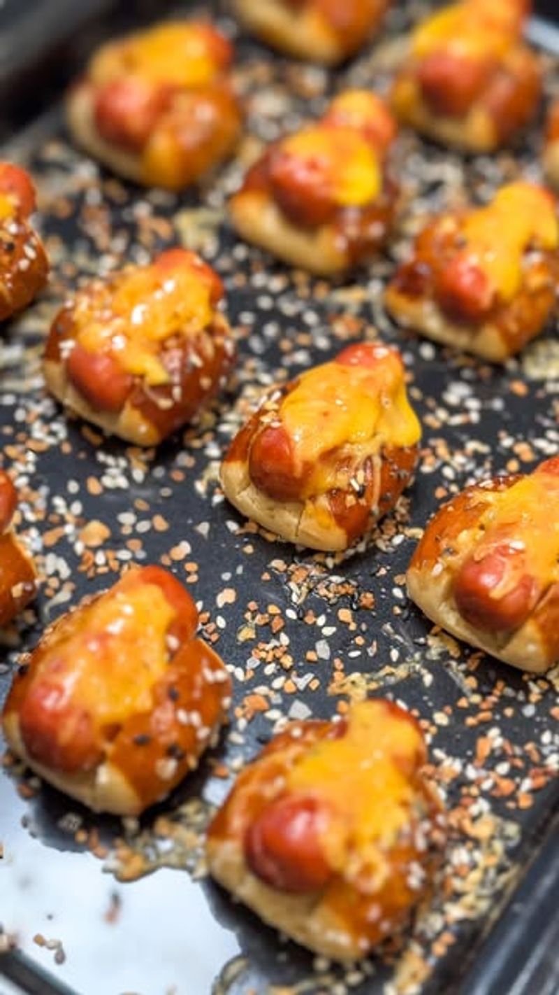 Cheesy Bacon-Stuffed Pretzel Bites