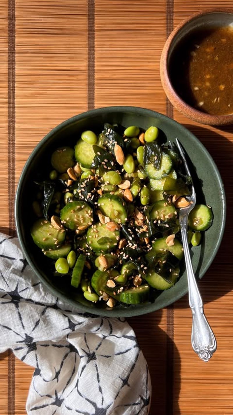 Healthy: Seaweed Salad with Goji Berries