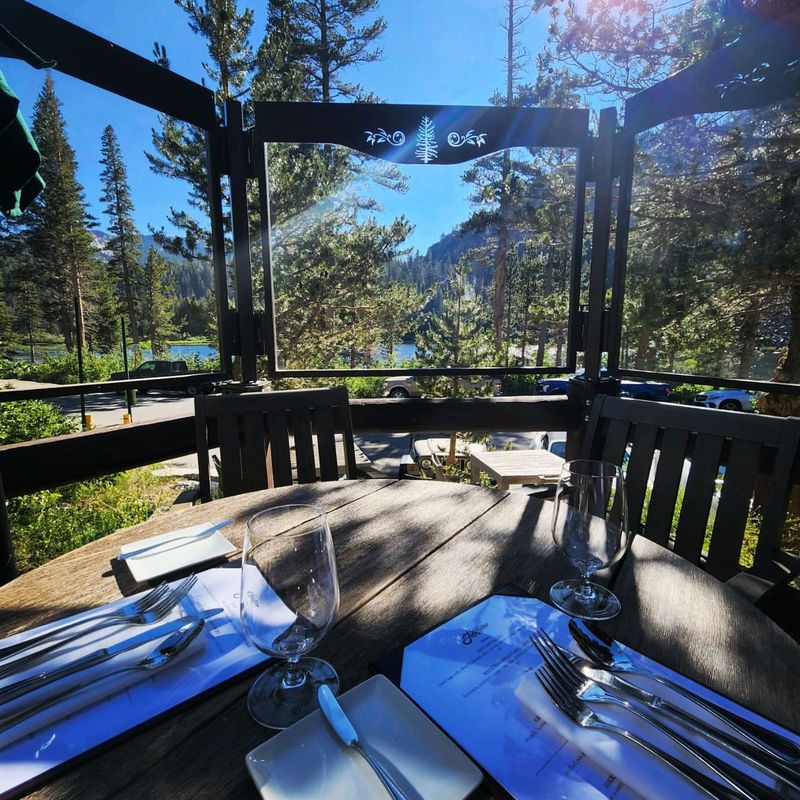 Lakefront Lodge