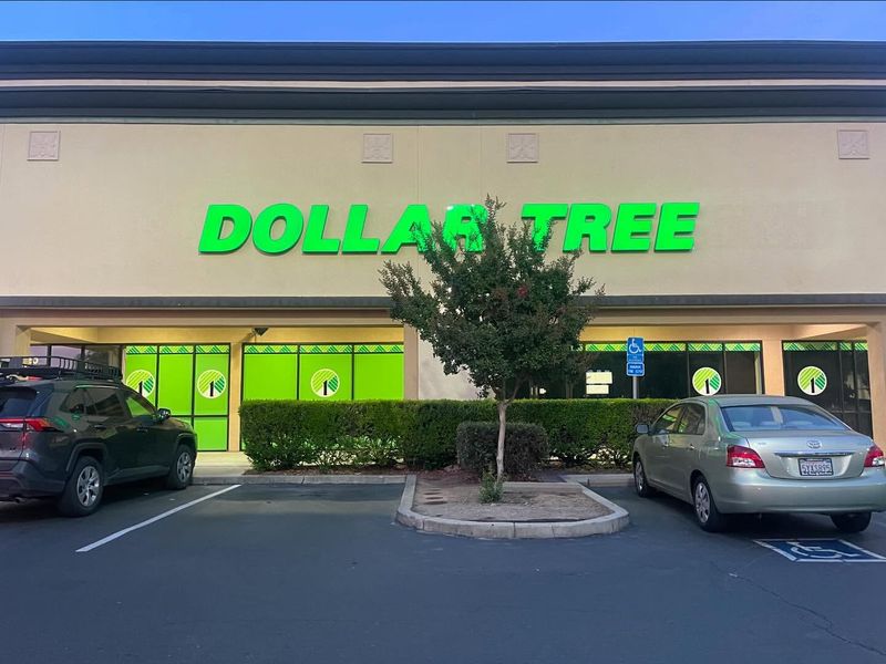 Minimalistic Store Design