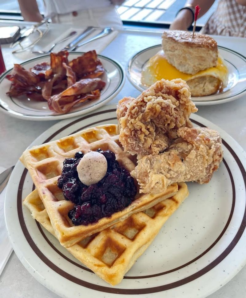 New York: Pies ‘n’ Thighs