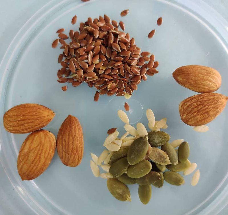 Nuts (Almonds, Walnuts, Pecans, Pistachios, Macadamia Nuts)