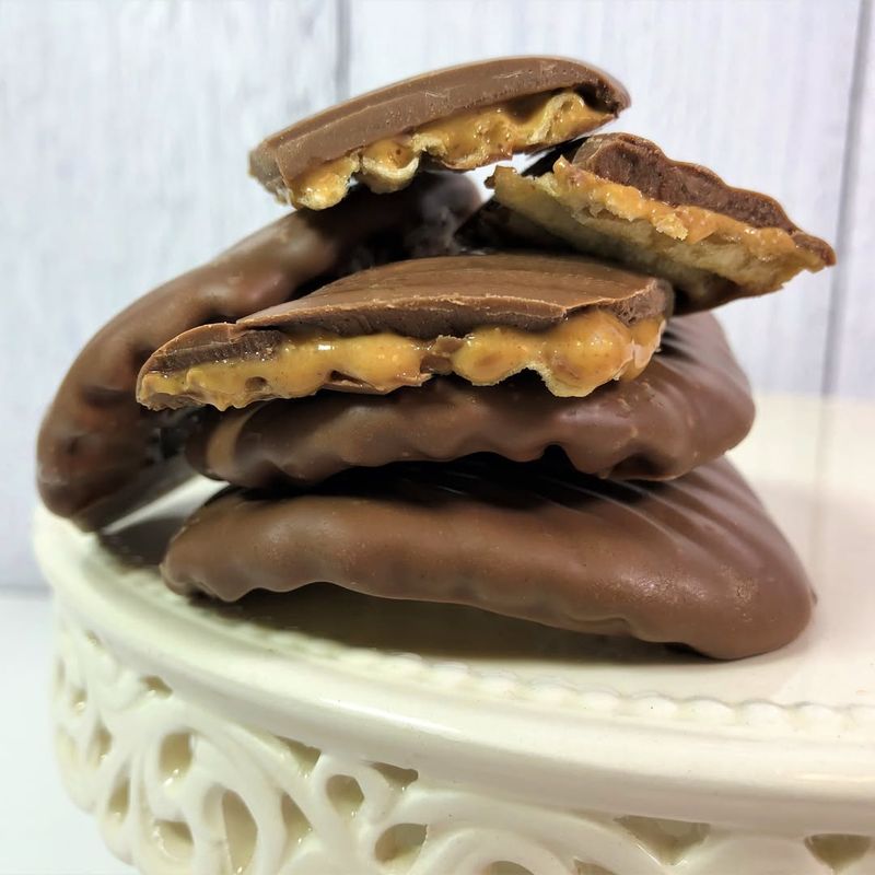 Peanut Butter Chocolate Pizza
